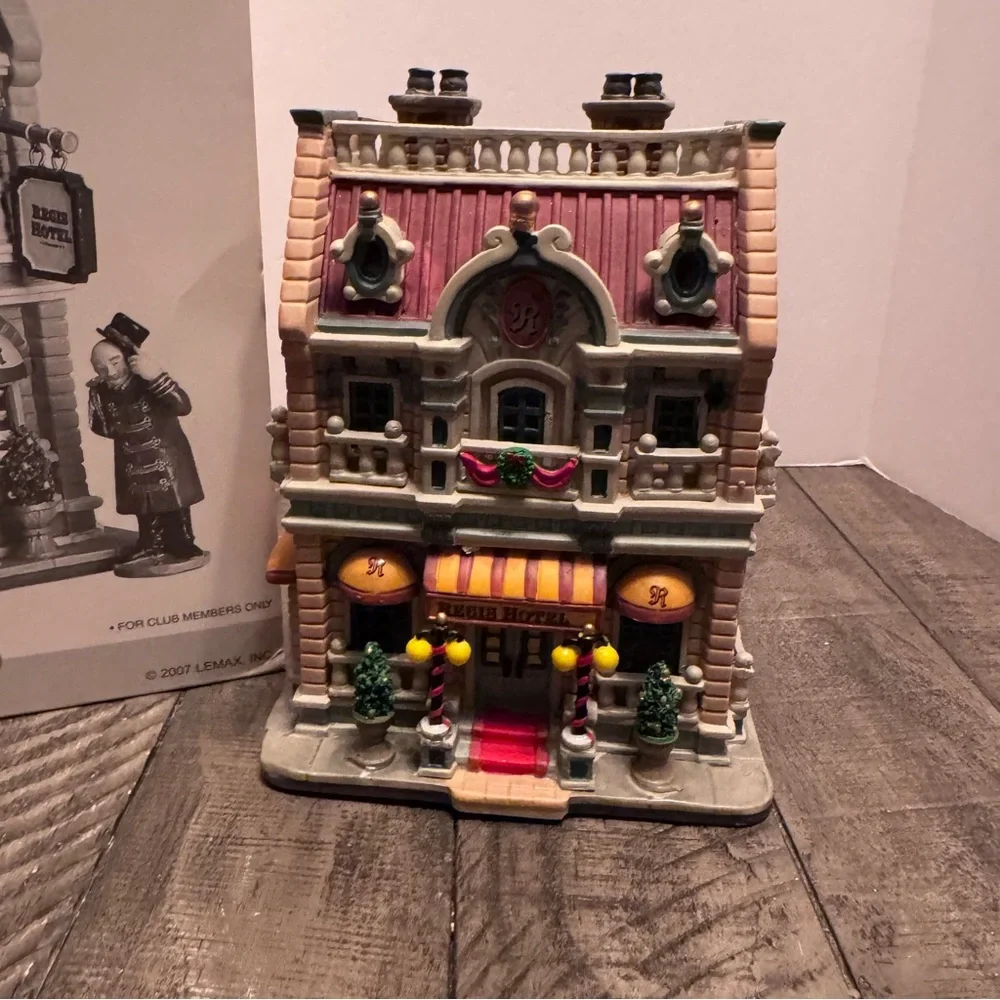 Lemax Regis Hotel Village Collection Lighted Building Club‎ Limited Edition READ